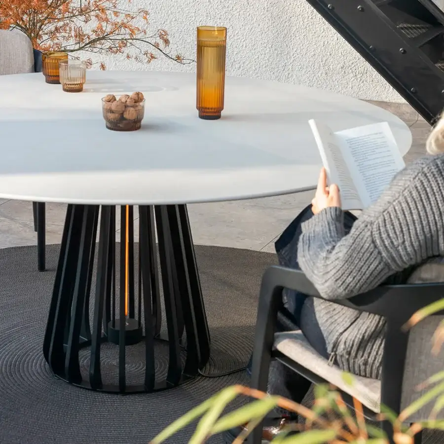 Superior Royal Botania Furniz table with a wide white tabletop and matte black metal slat cylindrical base