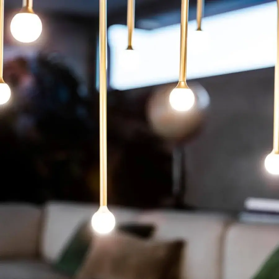 Exceptional Penta Storm suspension lamp with illuminated droplets and thin varnished golden metal rods crafted in Italy
