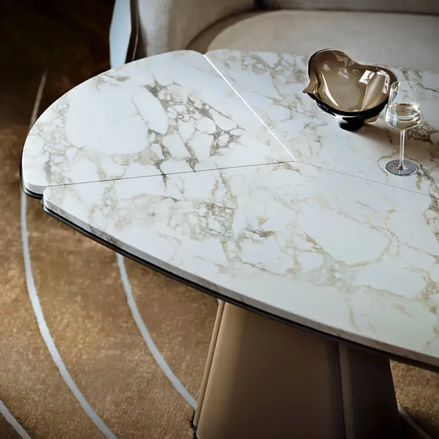 Exceptional Giorgetti Floria lounge table with sculpted lines in marble and tanned leather, crafted with milled corners