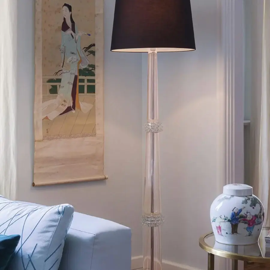 Superior Barovier&Toso Amsterdam floor lamp with clear glass, polished brass accents and a matte black textile lampshade built with a reddish-brown base