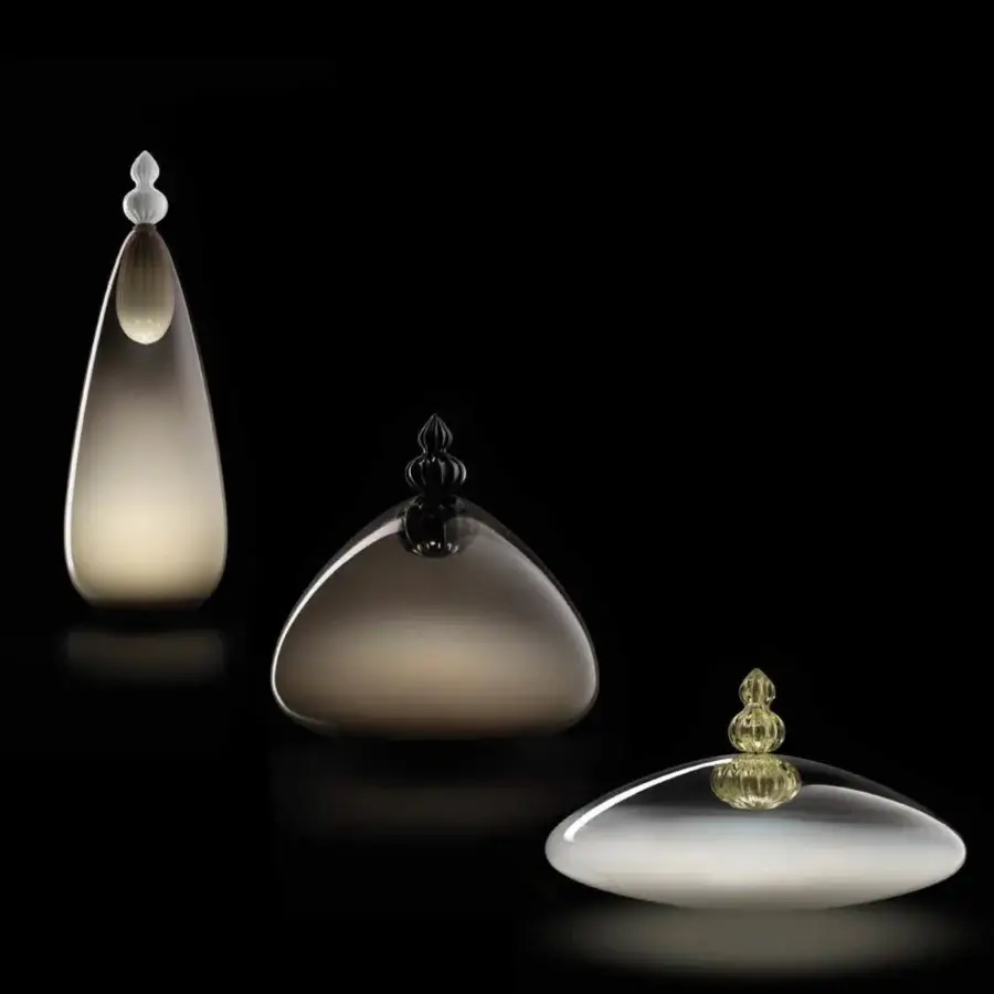 Superior Barovier&Toso Padma table lamp with sculpted translucent glass, smoky greyish-beige gradients and golden striations within a Murano ribbing finish