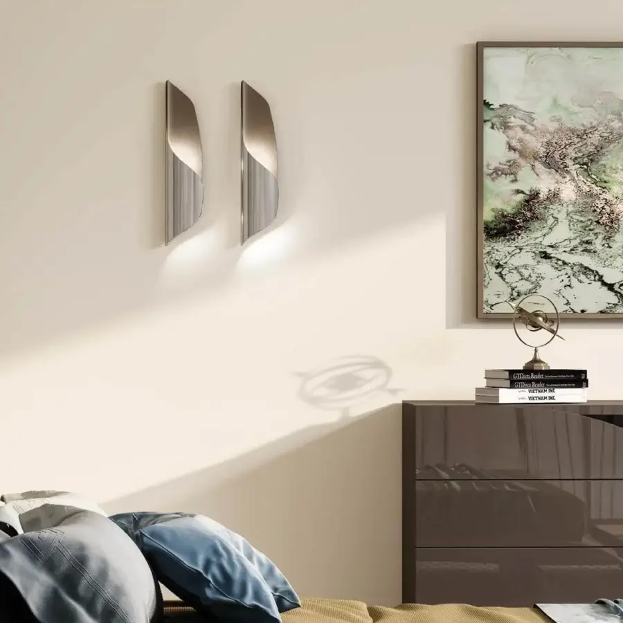 Elegant Reflex Segno dresser in Canaletto Henné wood with three drawers and a shaped glossy dark brown top