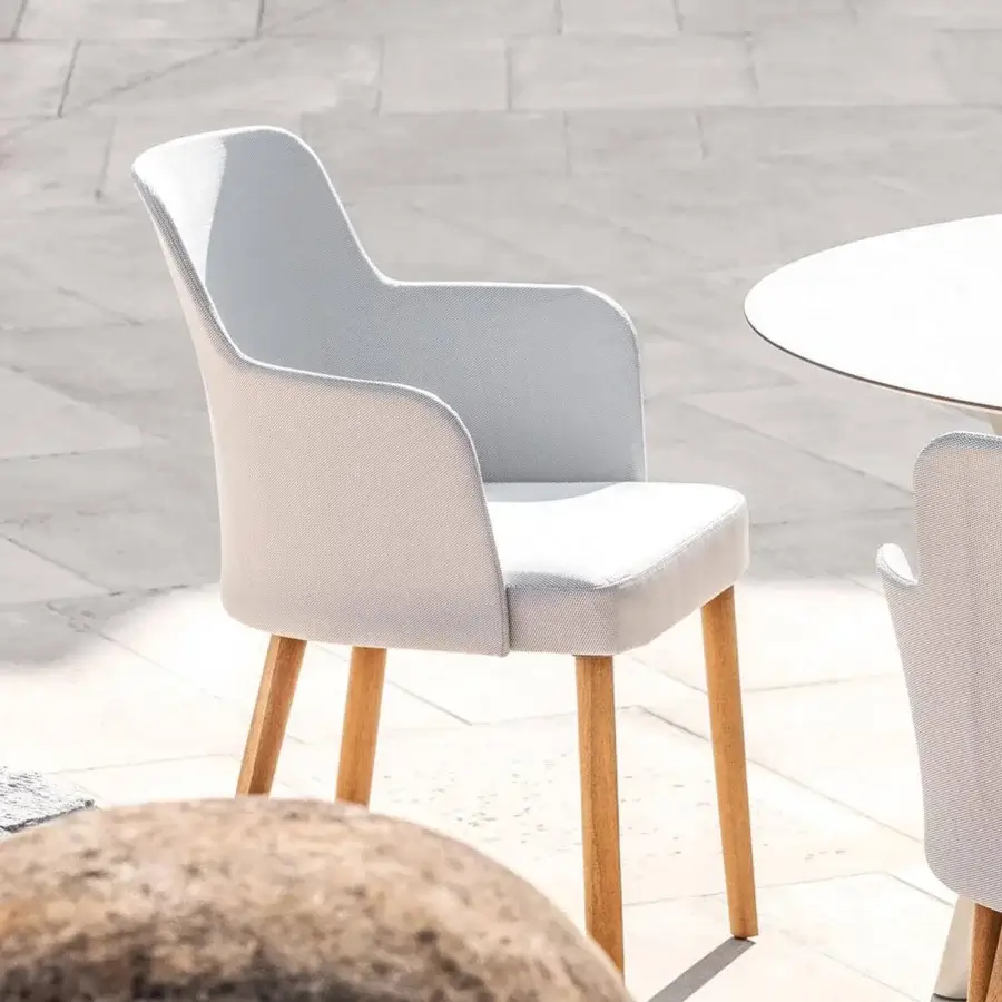 Refined Varaschin Emma chair with light gray-blue Textilene and warm-toned wooden legs built with a powder-coated aluminum structure