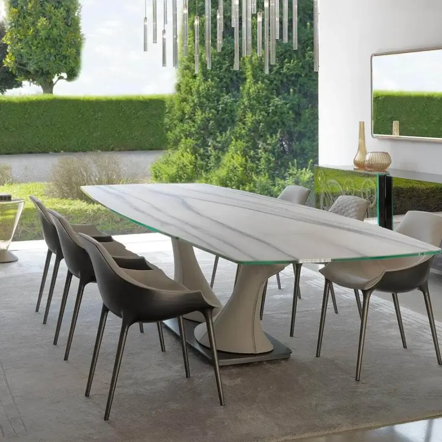 Exclusive Reflex Milady chair with a Nero Beluga finish and light beige leather seat built with polypropylene legs