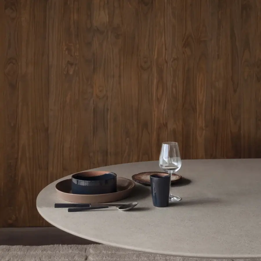 Superior Cierre1972 Samoa table balancing strength and lightness with a tactile matte neutral tone tabletop