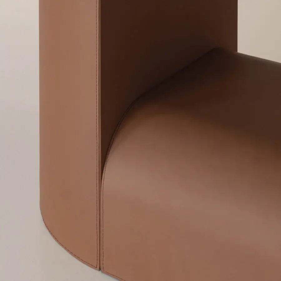 Distinguished Cierre1972 Samoa table balancing strength with lightness in a warm medium-brown matte finish