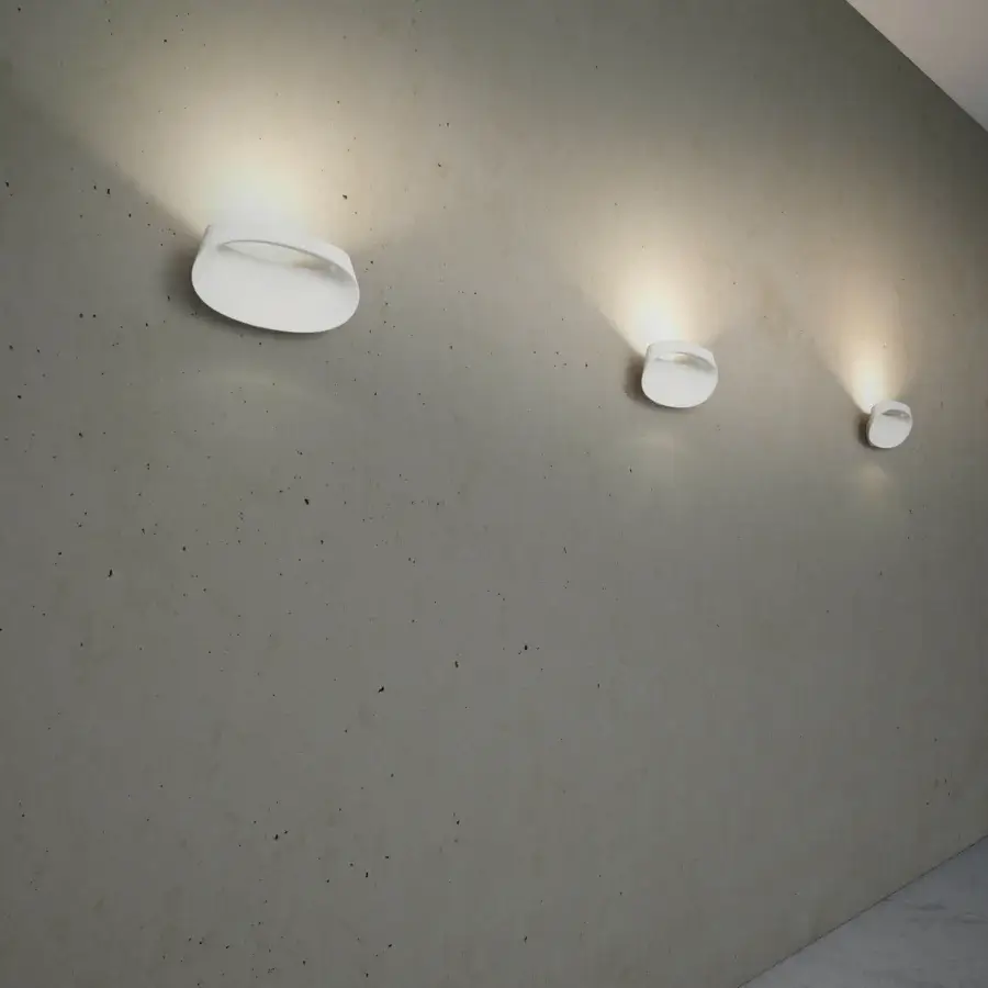 Elegant FontanaArte Bonnet wall lamp in painted die-cast aluminum with bright neutral white finish and integrated lens
