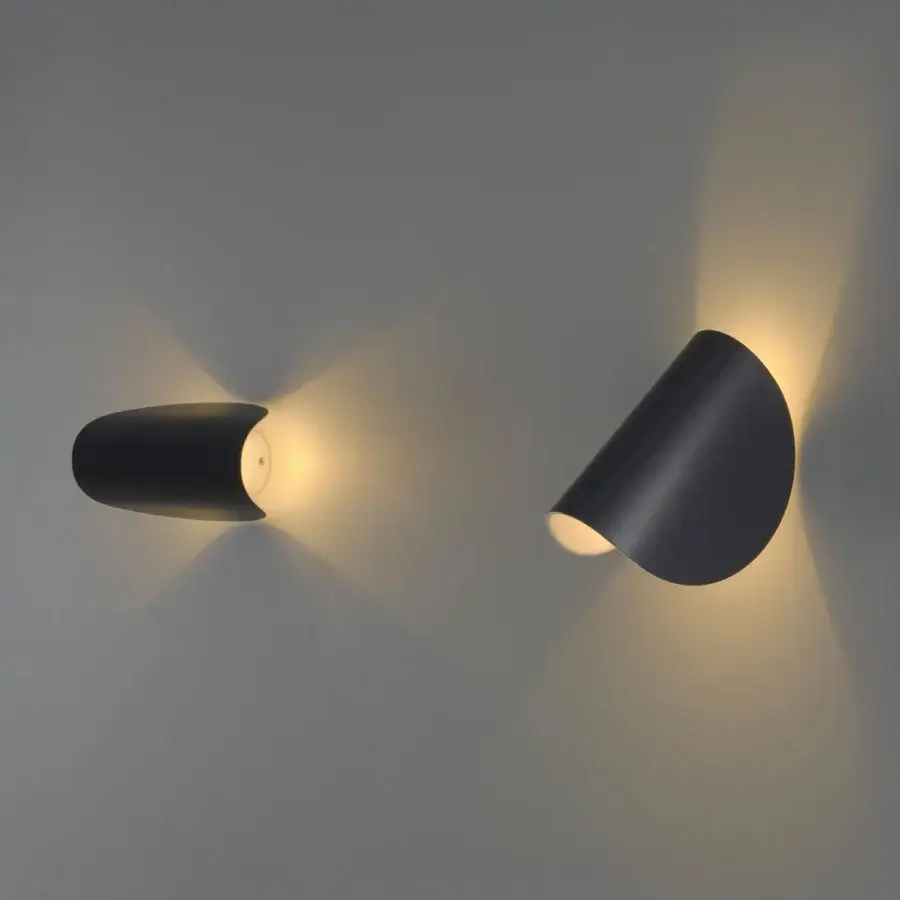 Elegant FontanaArte IO wall lamp sculpted in a curved form with painted metal and matte black finish