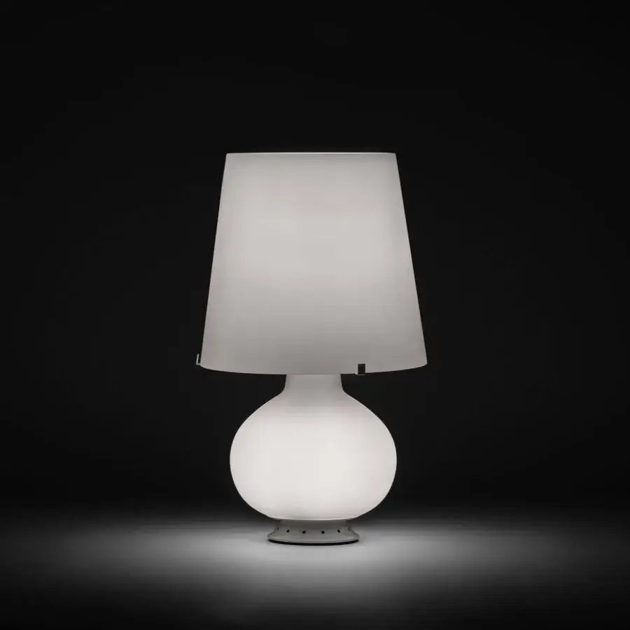 Superior FontanaArte Fontana 1853 lamp crafted in smooth matte white synthetic material with versatile illumination
