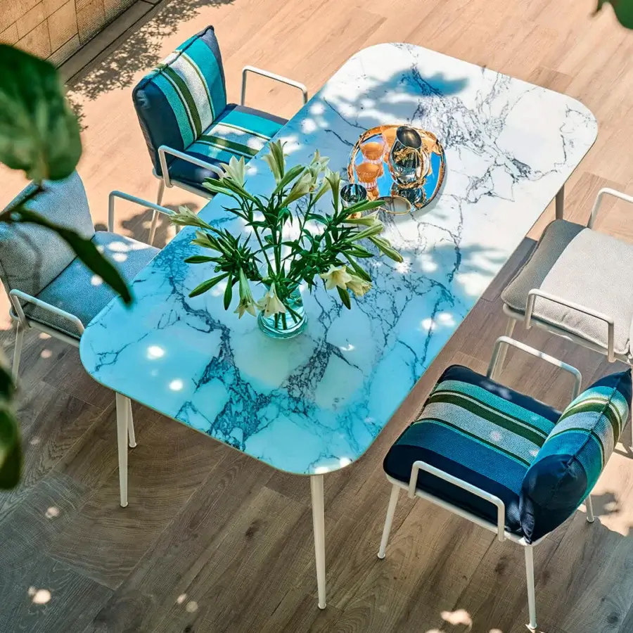 Elegant Sicis Filicudi table with a glossy blue and white Vetrite top and matte white lacquered aluminum legs