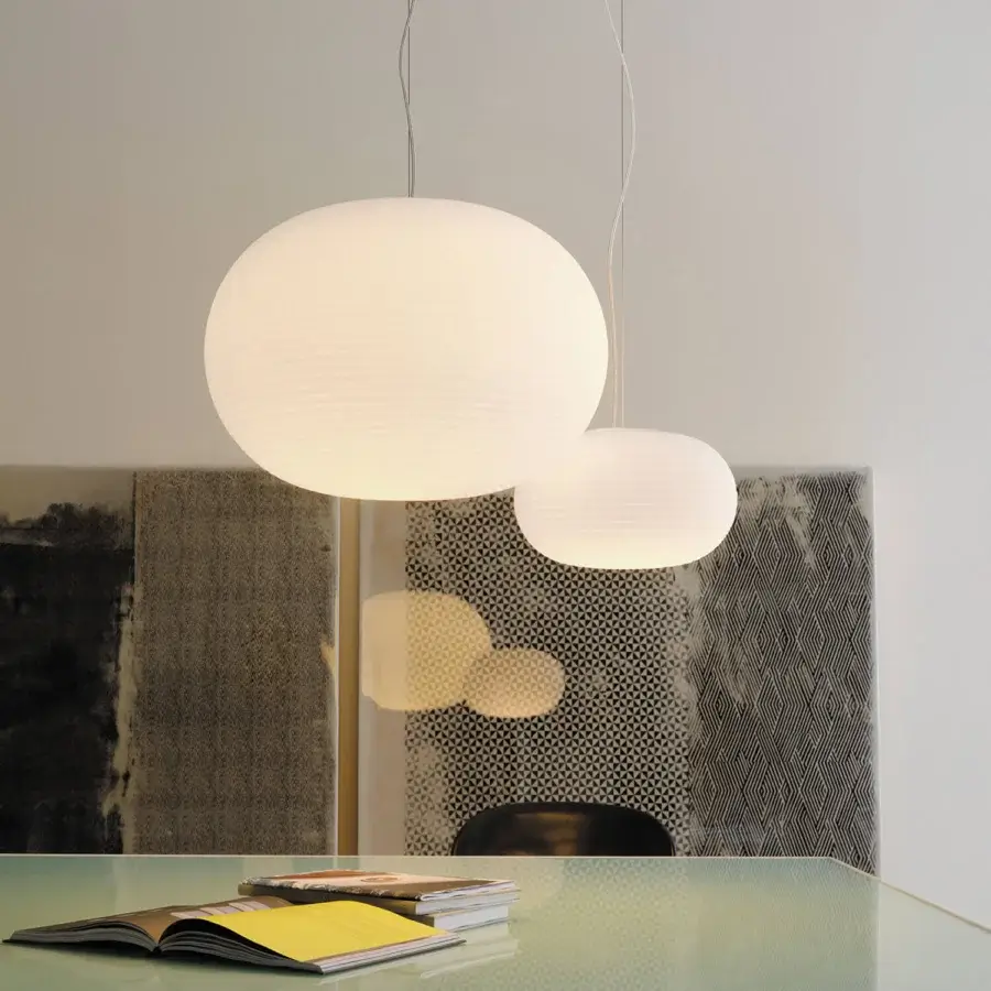 Distinguished FontanaArte Bianca suspension lamp with three spherical mouth-blown glass diffusers and warm white finish