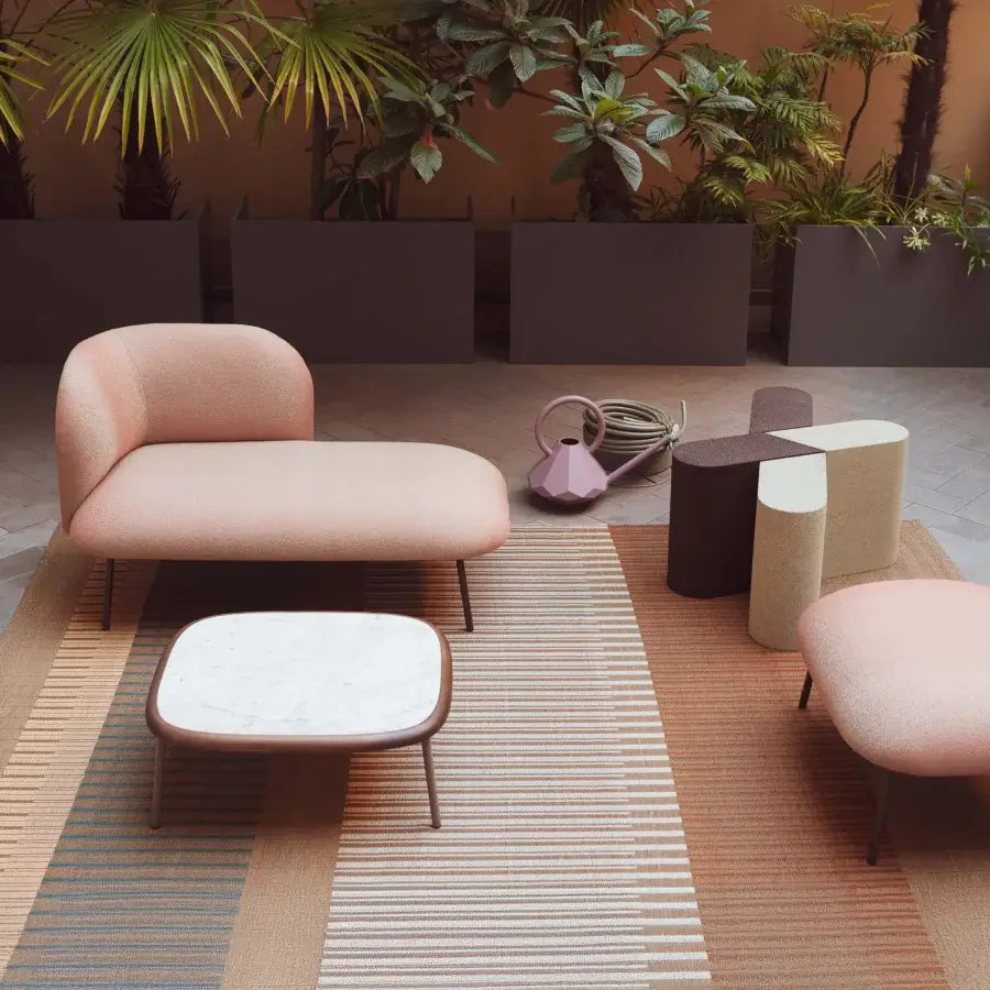 Distinguished Bross SIT Outdoor chaise lounge in dusty rose textile with granular finish and dark-toned metal rod frame