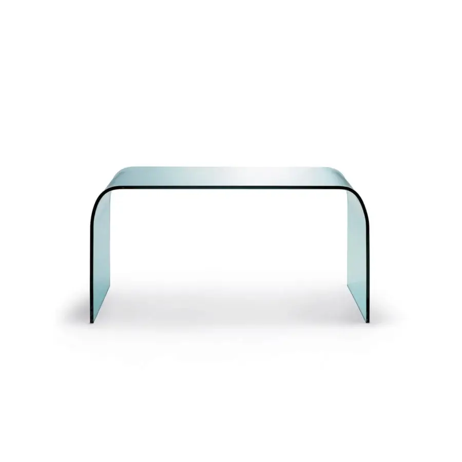 Elegant FontanaArte Fontana coffee table crafted in transparent glass with a glossy finish and curved legs