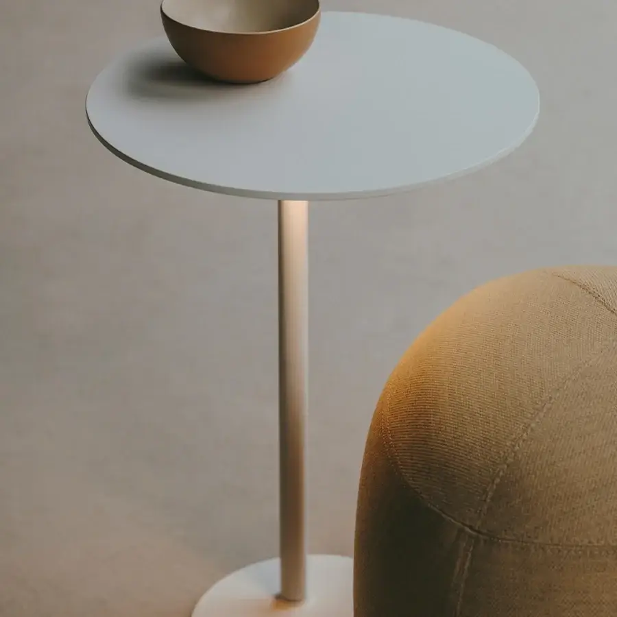 Sophisticated Lapalma LYT side table with off-white laminate top and integrated USB-C port in a sleek matte finish
