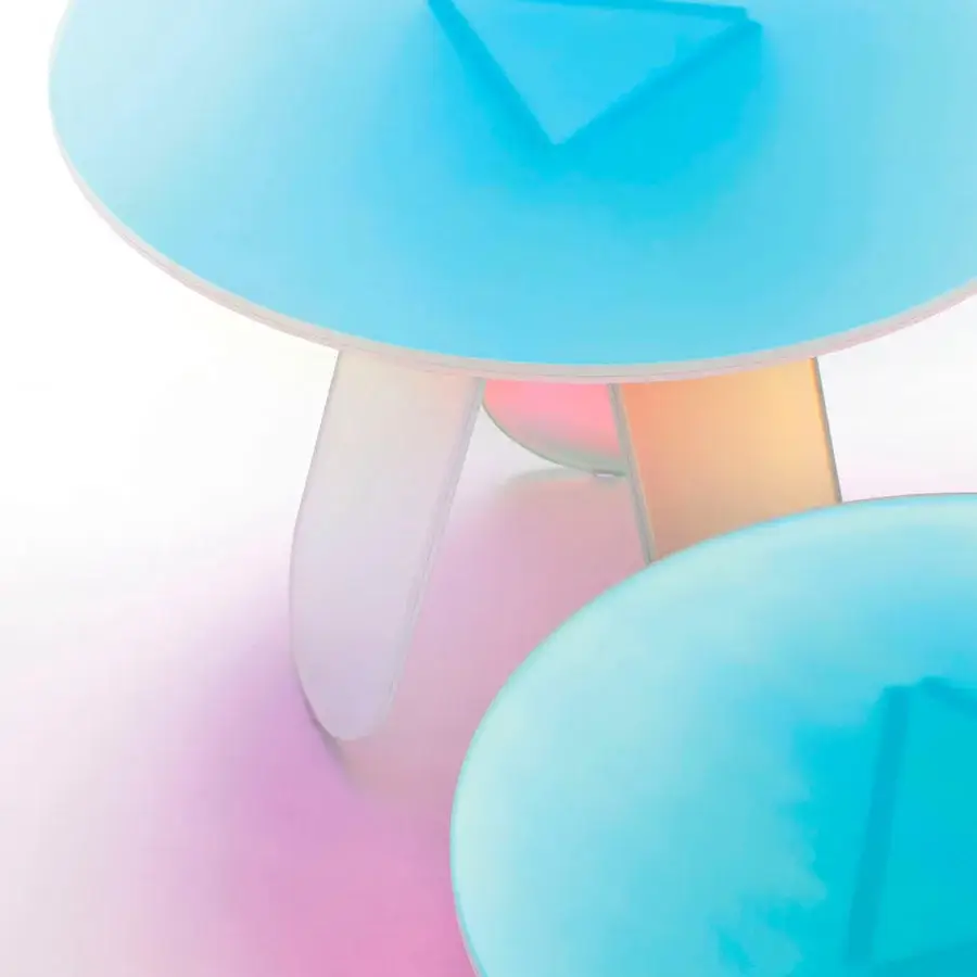 Superior Glas Italia Shimmer side table crafted in laminated glass with iridescent multichromatic pale blue to peach finish