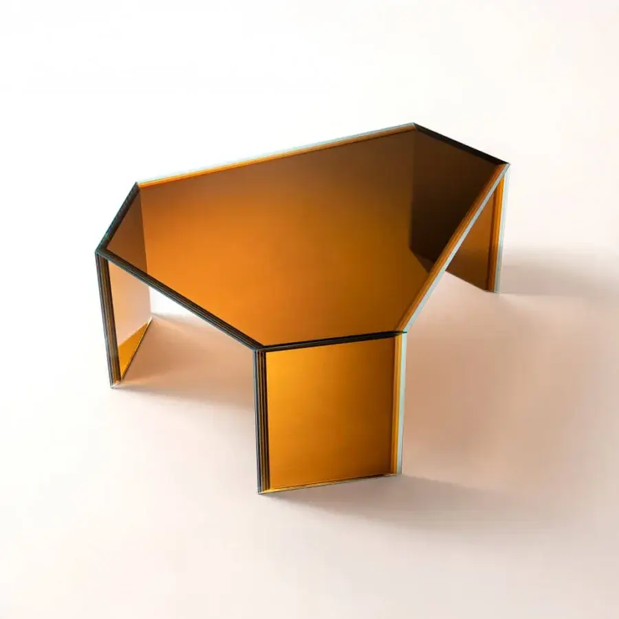 Superior Glas Italia Bisel table crafted from five layers of warm amber multichromatic glass with a glossy finish