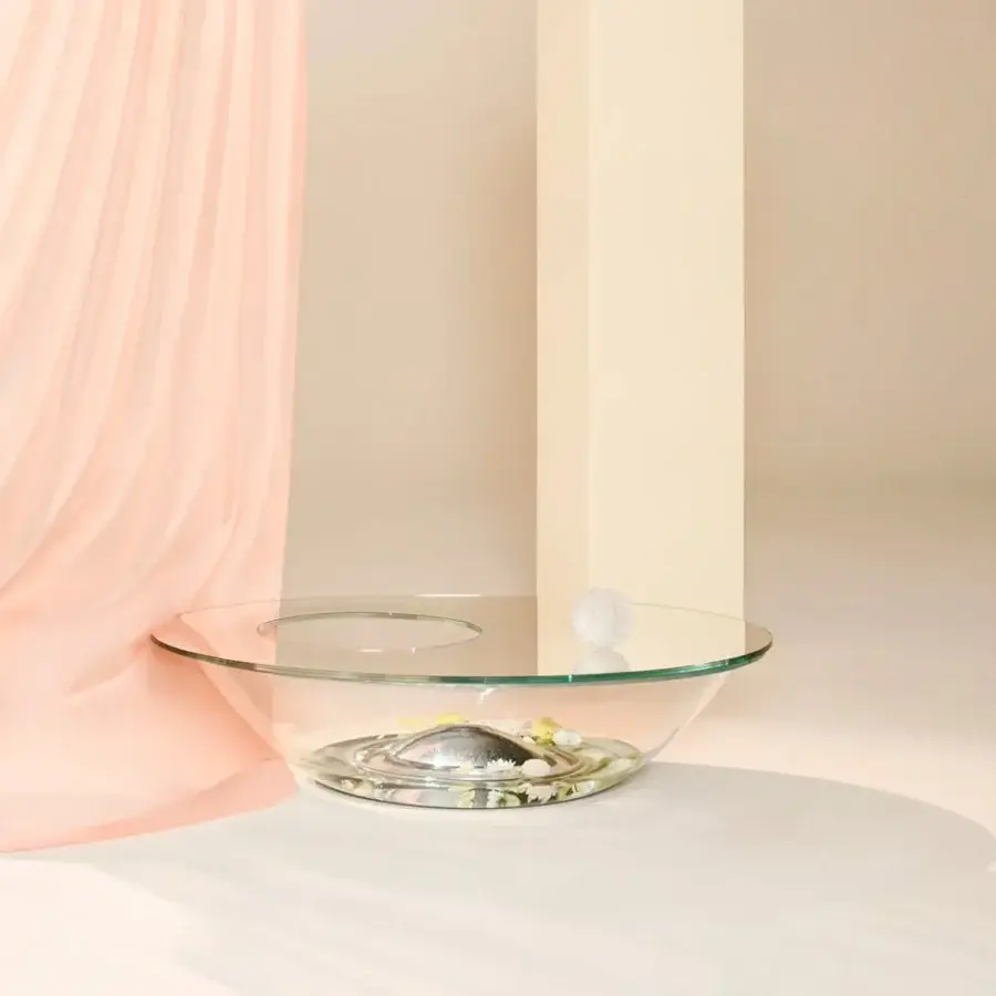 Superior Glas Italia Nacre coffee table crafted in transparent extralight glass with a mirror finish and pale peach base