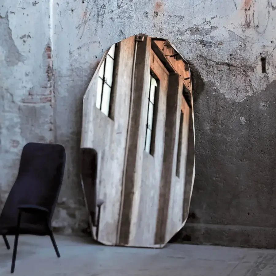 Superior Glas Italia Kooh I Noor mirror with irregular faceted glass and textured grayish-brown wood frame