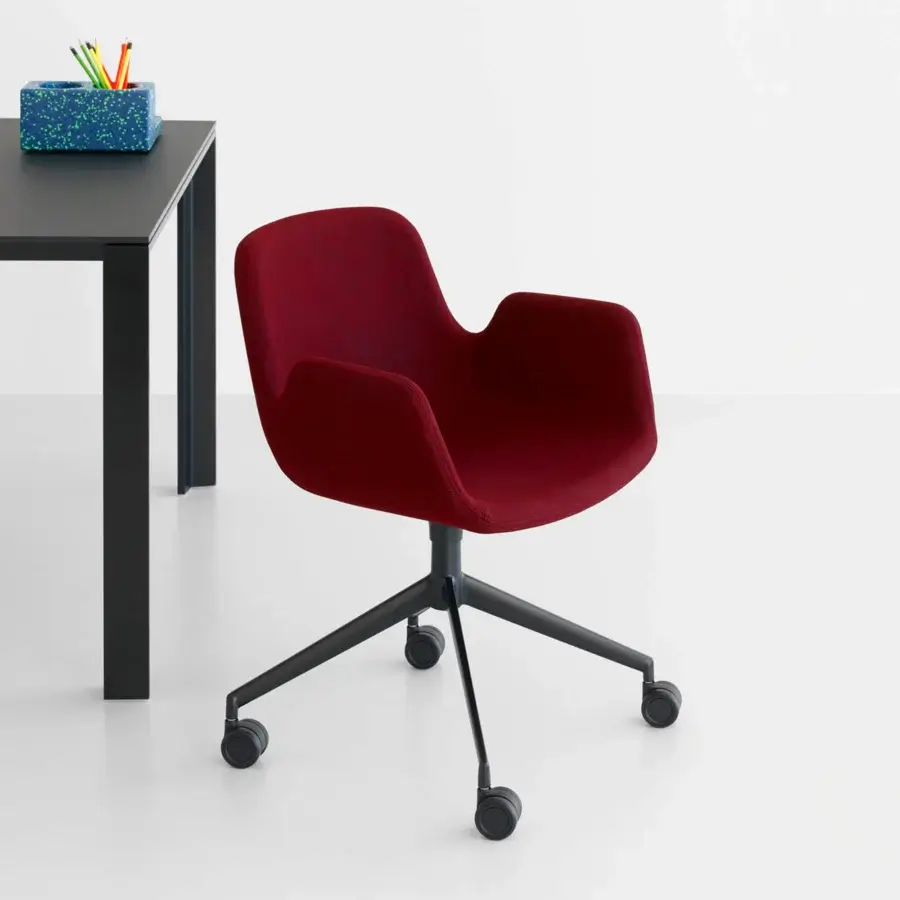 Distinguished Lapalma Pass Office armchair with red upholstery and a pyramidal base built with dark powder-coated aluminium castors