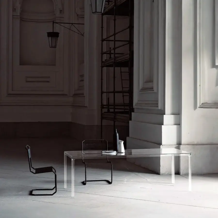 Superior Glas Italia Oscar table crafted with transparent extralight glass and matte black metal frame