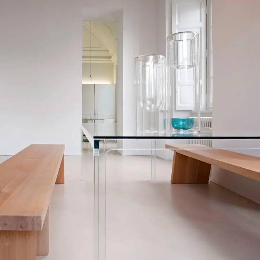 Exceptional Glas Italia Oscar table built in transparent tempered glass with an extralight glass base