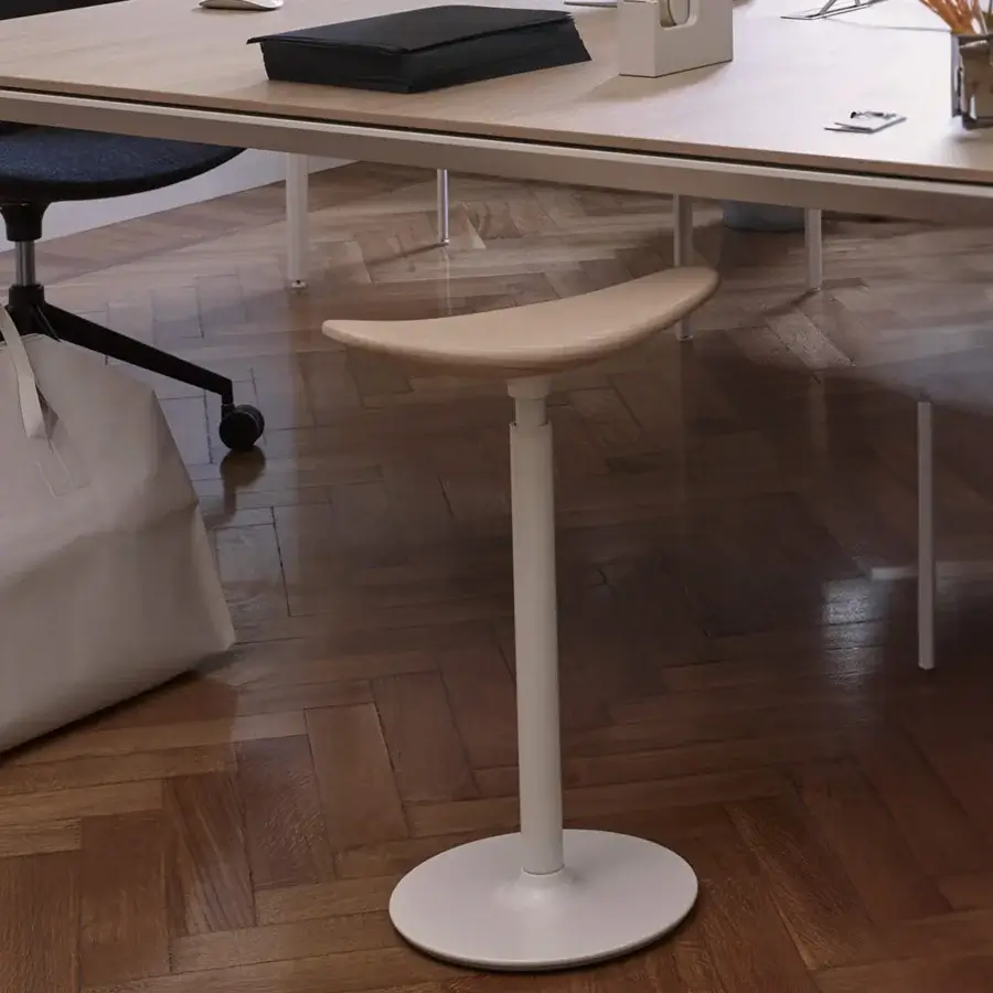 Elegant Lapalma Ryo stool with gently curved light beige seat and stable white matte synthetic base