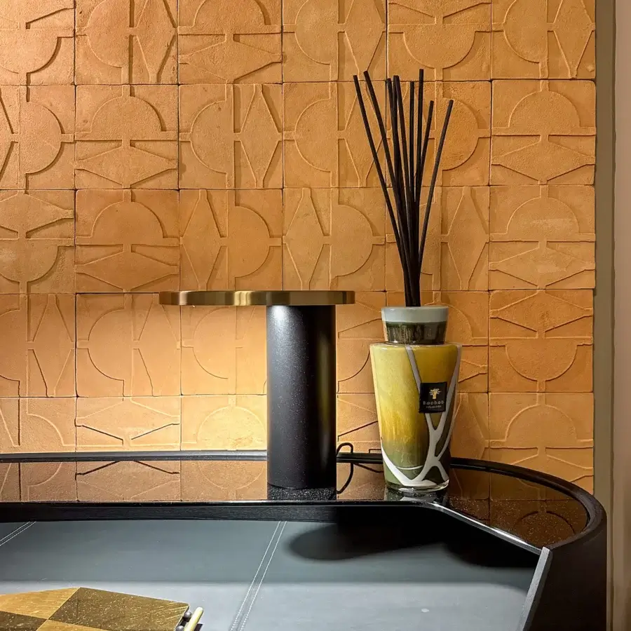 Exceptional Oluce Cylinda lamp crafted in metal with matte black finish and gold-toned liquid diffuser within clear glass
