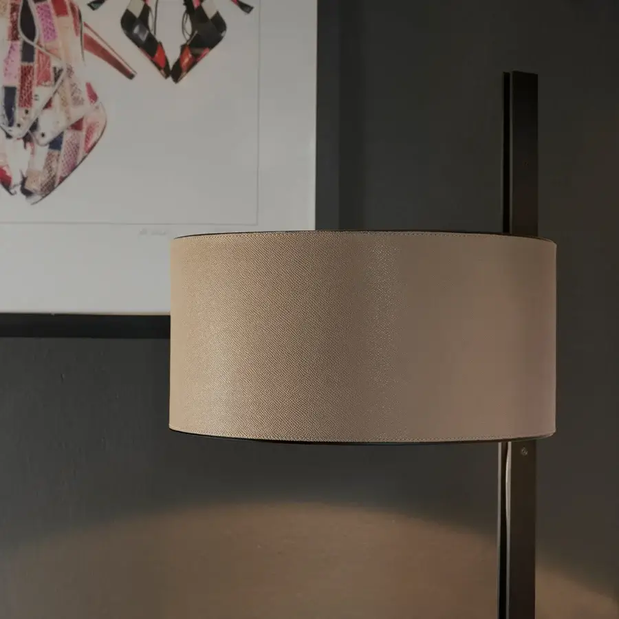Distinguished Oluce Parallel table lamp with cylindrical hammered leather lampshade and satin finish metal stem crafted in Italy