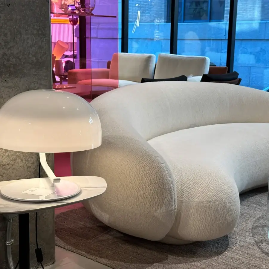 Superior Oluce Zanuso table lamp with a large adjustable Perspex diffuser and lacquered metal base crafted in Italy