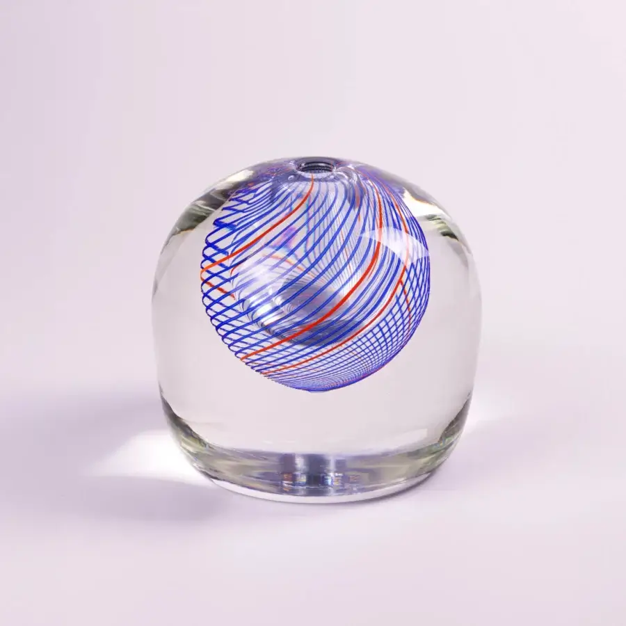 Superior Wave Murano Glass Spyro vase set handcrafted in Italy with swirling red and blue filaments within crystal-clear glass and glossy finish