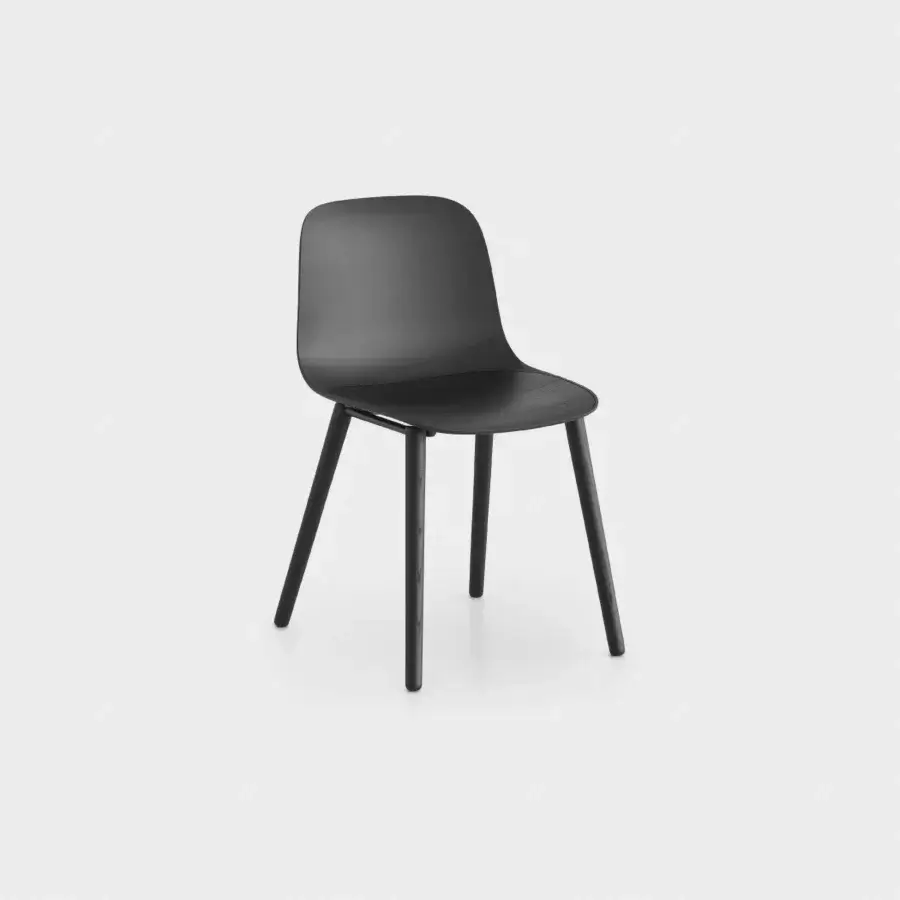 Elegant Lapalma Seela chair with aerodynamic dark gray molded plastic and satin-finish wooden legs
