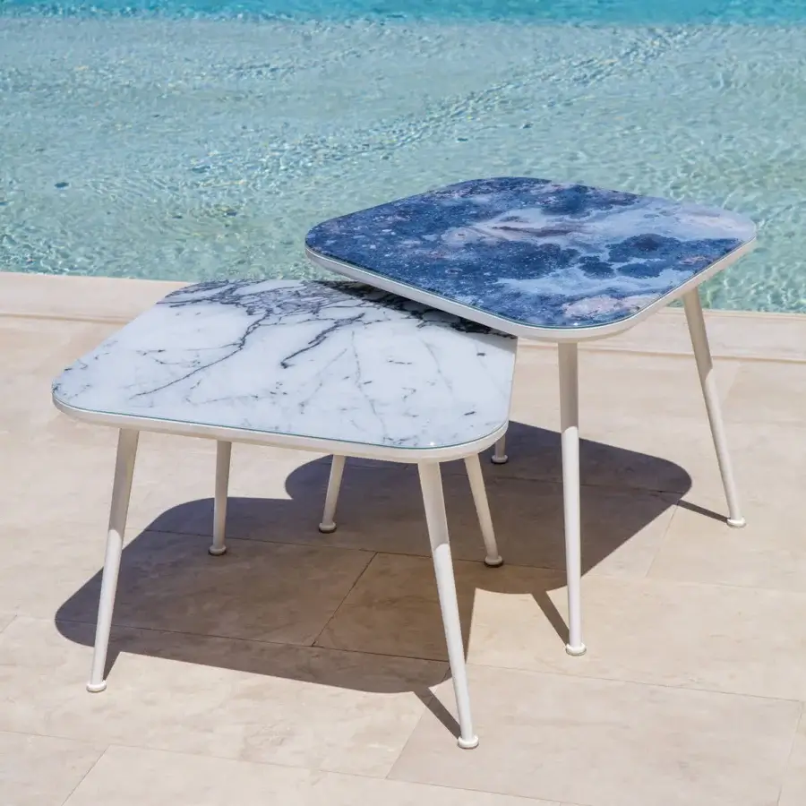 Elegant Sicis Filicudi side & coffee table pair with glossy Vetrite tops in white and grey, built with matte white powder-coated aluminum legs