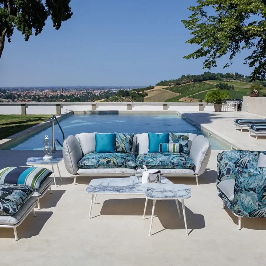 Superior Sicis Filicudi side & coffee table with white Vetrite tops and matte white lacquer aluminum legs crafted in Italy