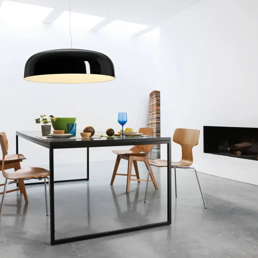 Elegant Oluce Canopy suspension lamp crafted in metal with a glossy black finish and circline bulb diffusion