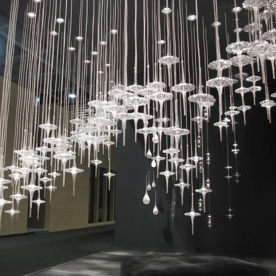 Exceptional melogranoblu Hydra Datura suspension lamp with cascading hand-blown glass pendants and mirror metal finish