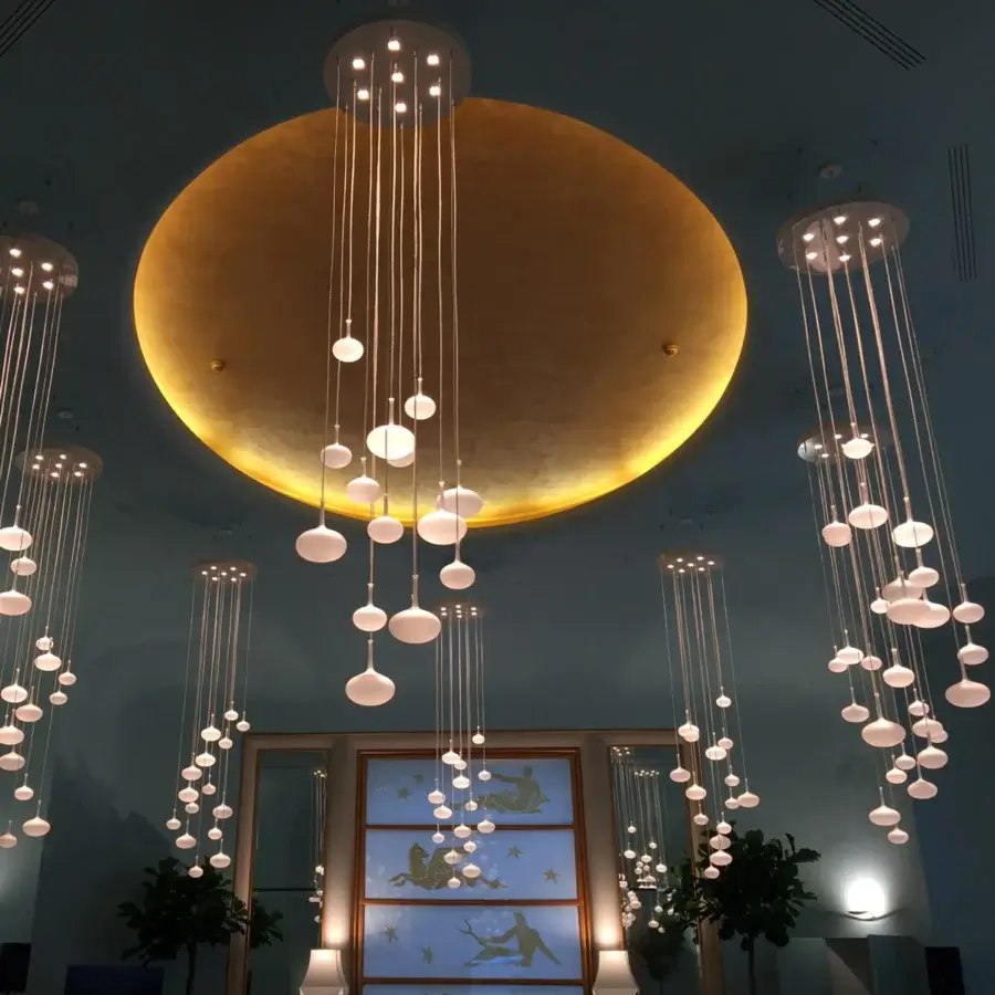 Superior melogranoblu Hydra Onion suspension lamp with metallic cords and hand-blown glass pendants crafted in Italy with a mirror finish