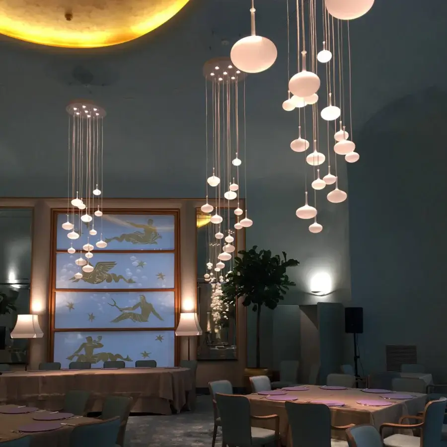 Distinguished melogranoblu Hydra Onion suspension lamp with cascading hand-blown glass pendants and mirror metal finish