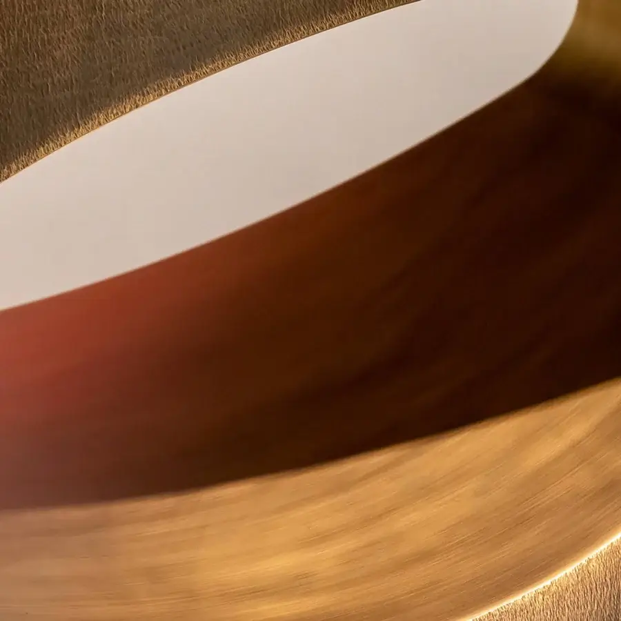 Elegant Rugiano Ring table with sculpted bronze and decoro painted wood, finished in golden satin sheen