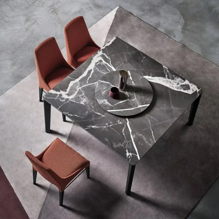 Exceptional Bontempi Versus Square table with veined marble tabletop and sleek matte black metal legs in a polished finish