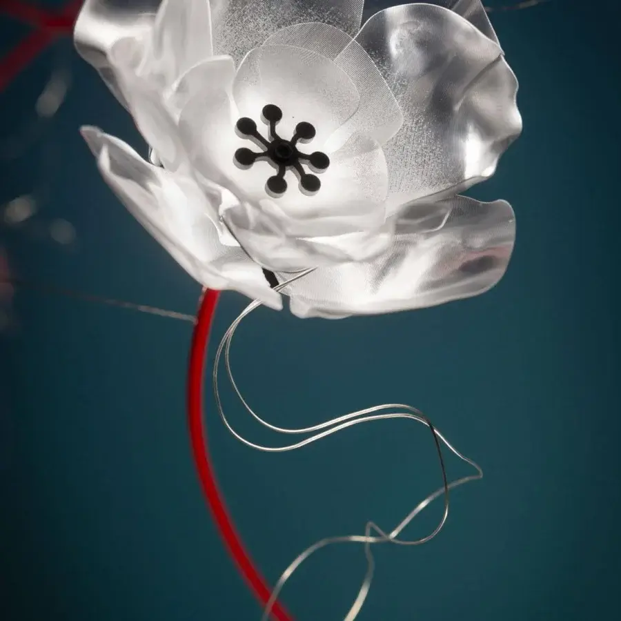 Exceptional Slamp Poppy suspension lamp handcrafted in translucent technopolymer with glossy white finish and intertwined brass wires