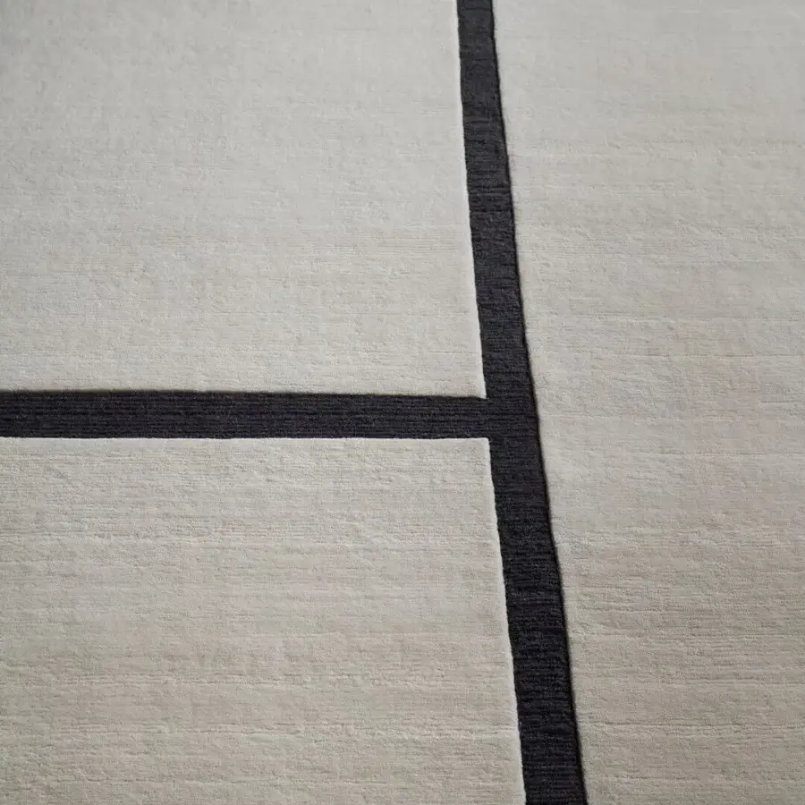 Elegant Amini Campiture rug hand-knotted in India with New Zealand wool displaying geometric design and pile loop cut finish