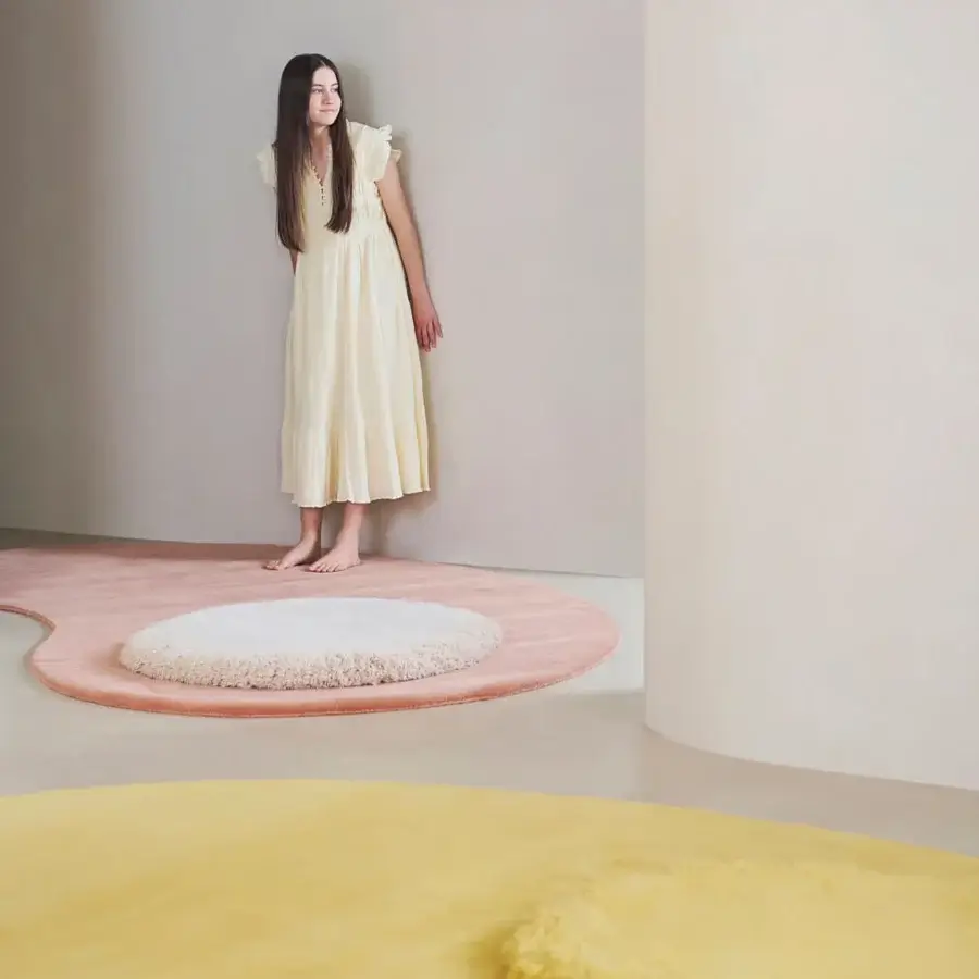 Distinguished Amini Ciclopi-Sasso rug hand-knotted in pure organic wool with a soft matte texture and cloud-like form in a pale yellow hue