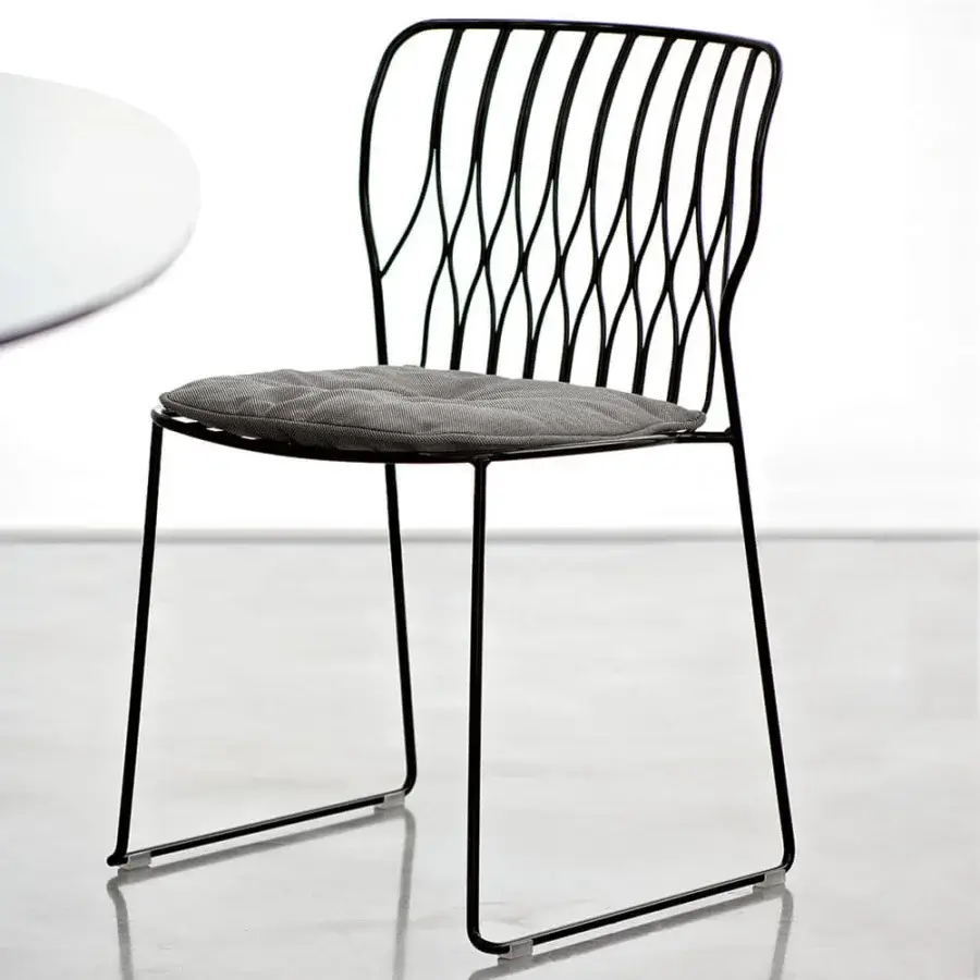 Superior Bontempi Freak chair with matte black metal frame and textured grey textile cushion for luxury interiors