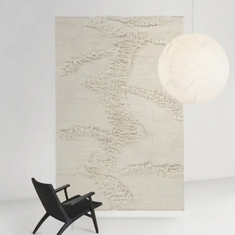 Lavish Amini Il Volo rug with flexible lines hand-knotted in ivory jute and New Zealand wool with a looped finish