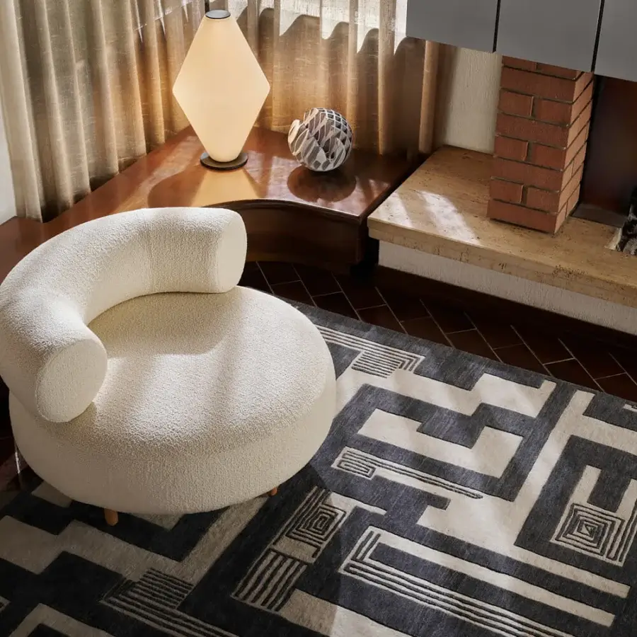 Superior Amini Maze rug with a black and off-white geometric pattern hand-knotted in Tibetan wool with a carved finish