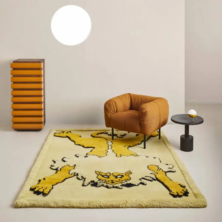 Exceptional Gabetti & Isola Amini Tapileo rug hand-knotted in pure wool with yellow and beige feline illustration and carved finish