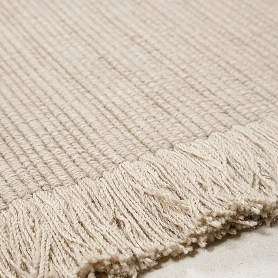 Exceptional Amini Pierre rug hand-woven in India from recycled PET with a ribbed texture and delicate fringed edges