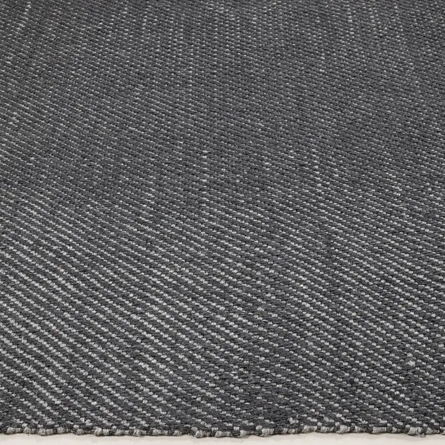 Refined Amini Sesame rug hand-woven in dark gray recycled PET with hand-clipped edges for durable elegance