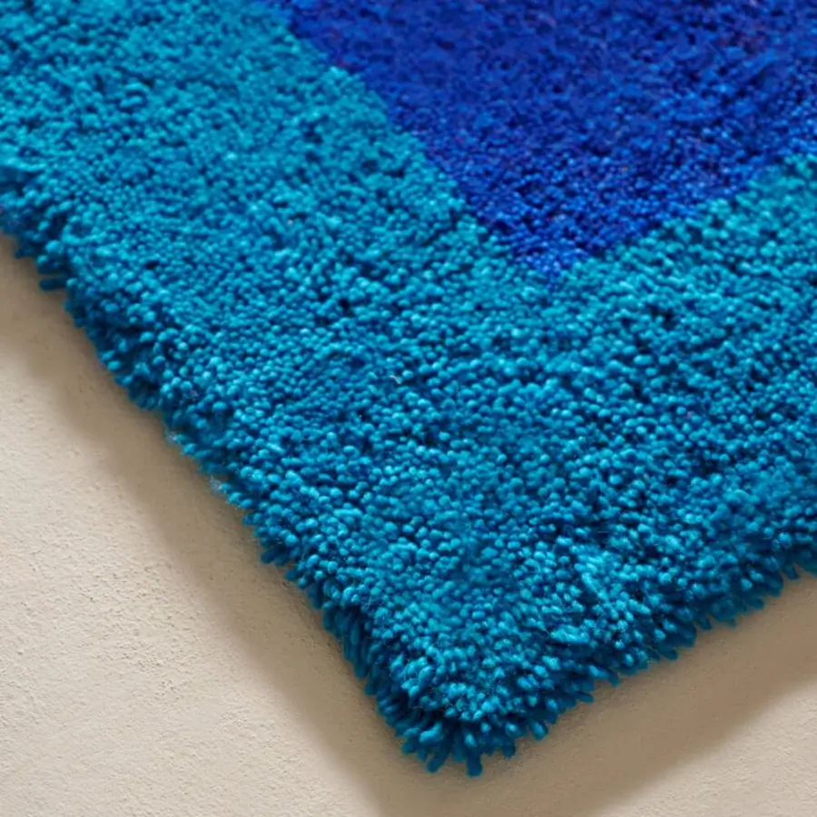 Lavish Amini Romantica-Square rug hand-tufted in New Zealand wool with a gradient of turquoise to royal blue and carved finish