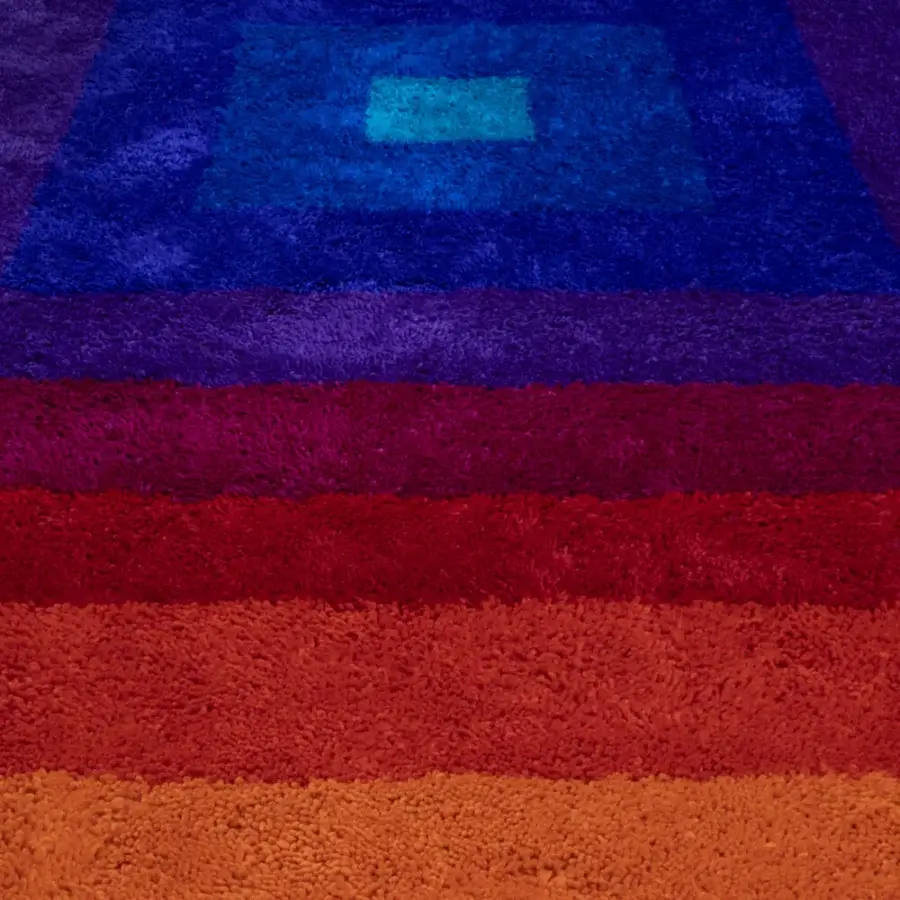 Exceptional Amini Romantica-Square rug hand-tufted from New Zealand wool with color-blocked gradients and a carved finish